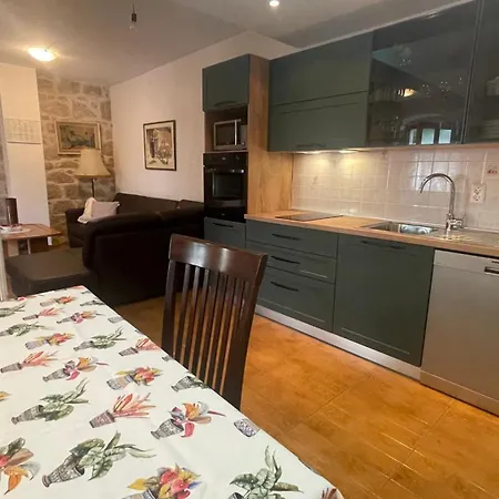 Old Stone House Vicko 빌라 *