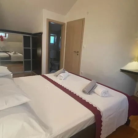 Old Stone House Vicko * 포드고라