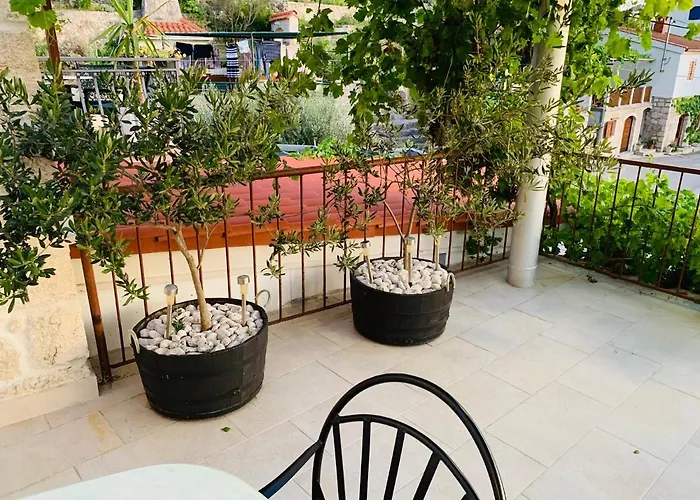 Old Stone House Vicko 포드고라