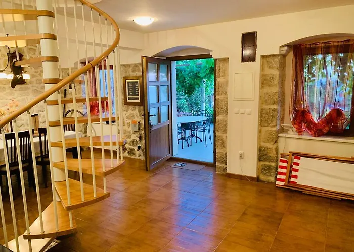 빌라 Old Stone House Vicko