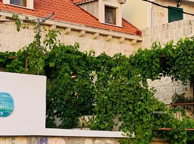 Old Stone House Vicko 포드고라