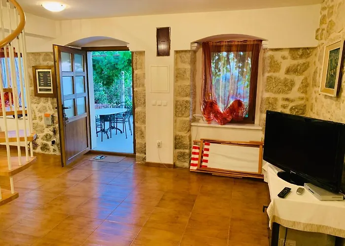 빌라 Old Stone House Vicko