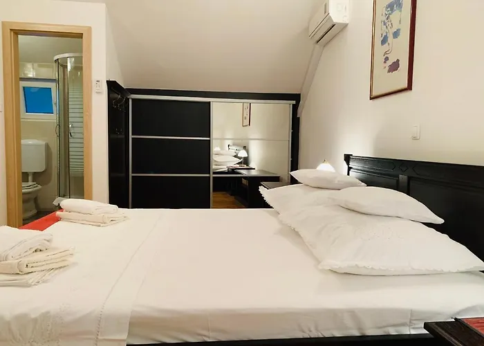 Old Stone House Vicko 포드고라