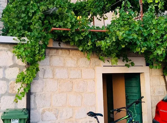 Old Stone House Vicko 빌라 *