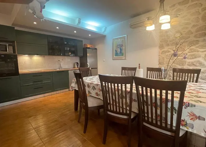 Old Stone House Vicko 빌라