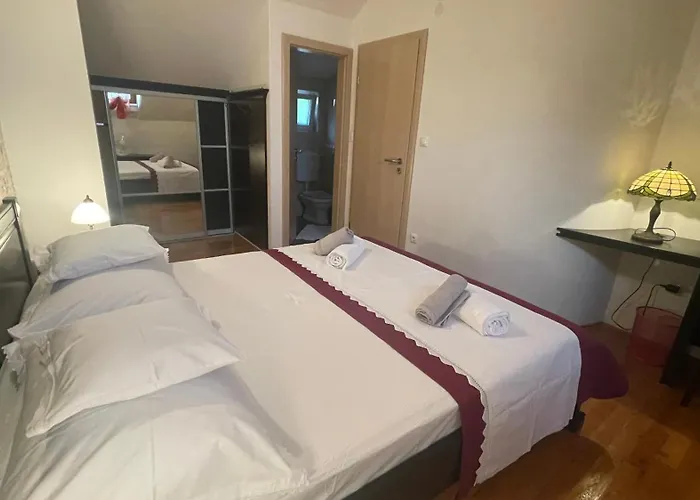 빌라 Old Stone House Vicko