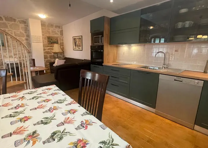 Old Stone House Vicko 빌라 *