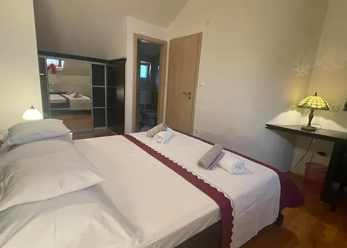 Old Stone House Vicko * 포드고라